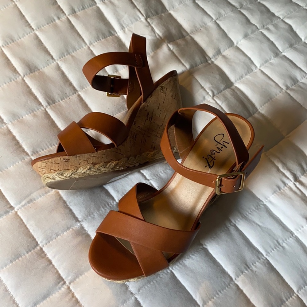 Y.not? Corded cork wedges